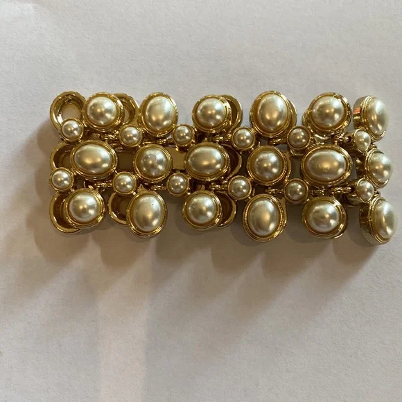 Pearl and Gold Statement Bracelet! - Picture 4 of 5
